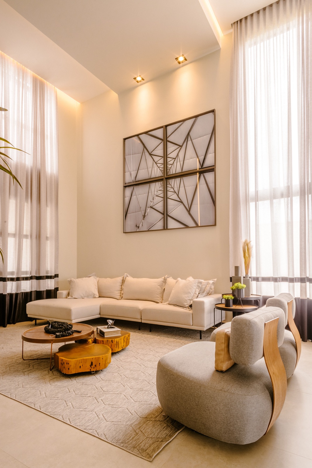 Renoveret stue med moderne indretning